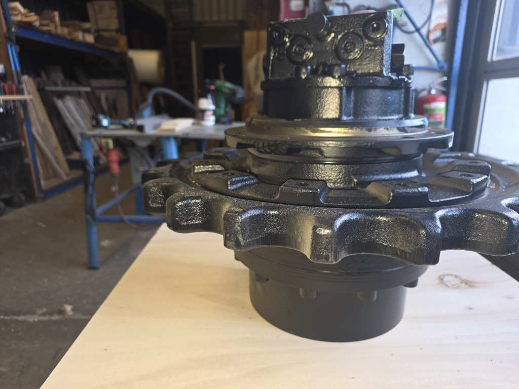 Hitachi YD60000921 - 4723150 - Moteur de translation pour Engins de chantier: photos 3 Hitachi YD60000921 - 4723150 - Moteur de translation pour Engins de chantier: photos 3