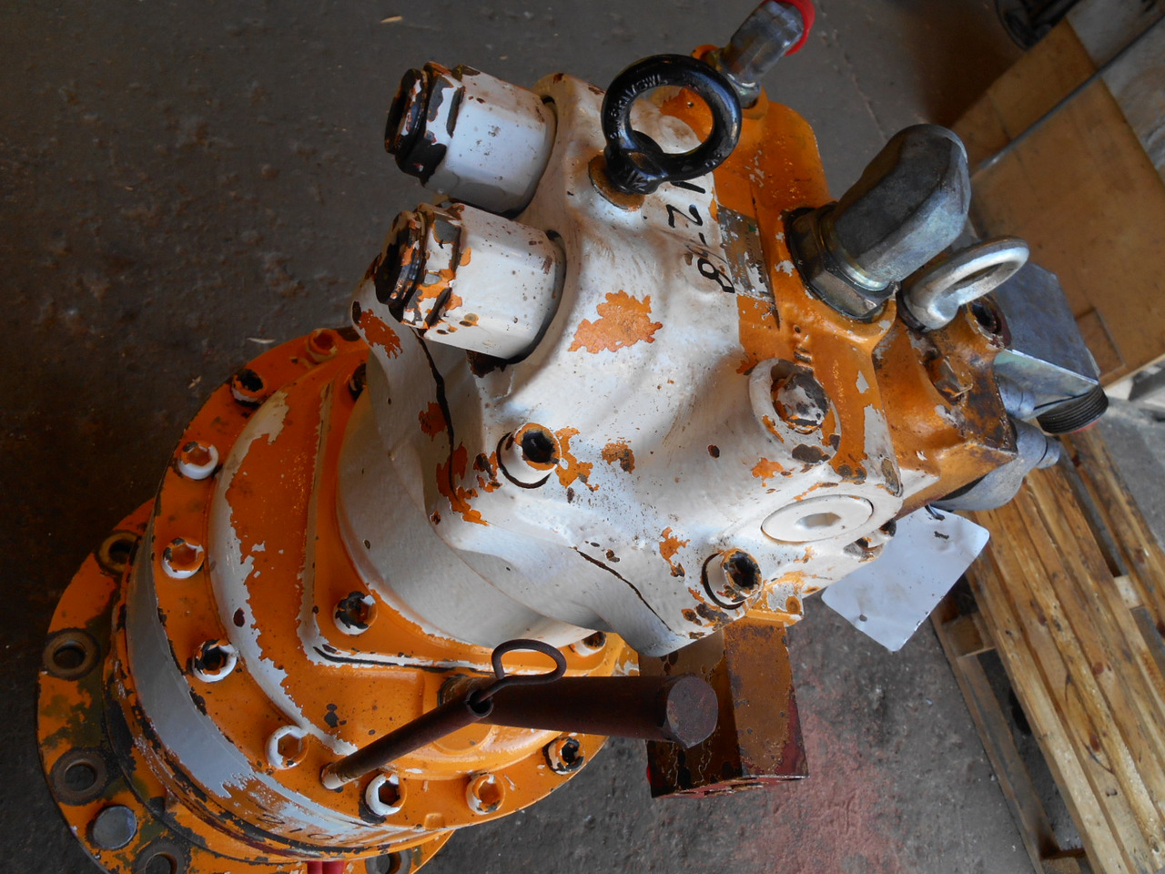 Hyundai 31NA10160 - - Moteur de rotation pour Engins de chantier: photos 3 Hyundai 31NA10160 - - Moteur de rotation pour Engins de chantier: photos 3
