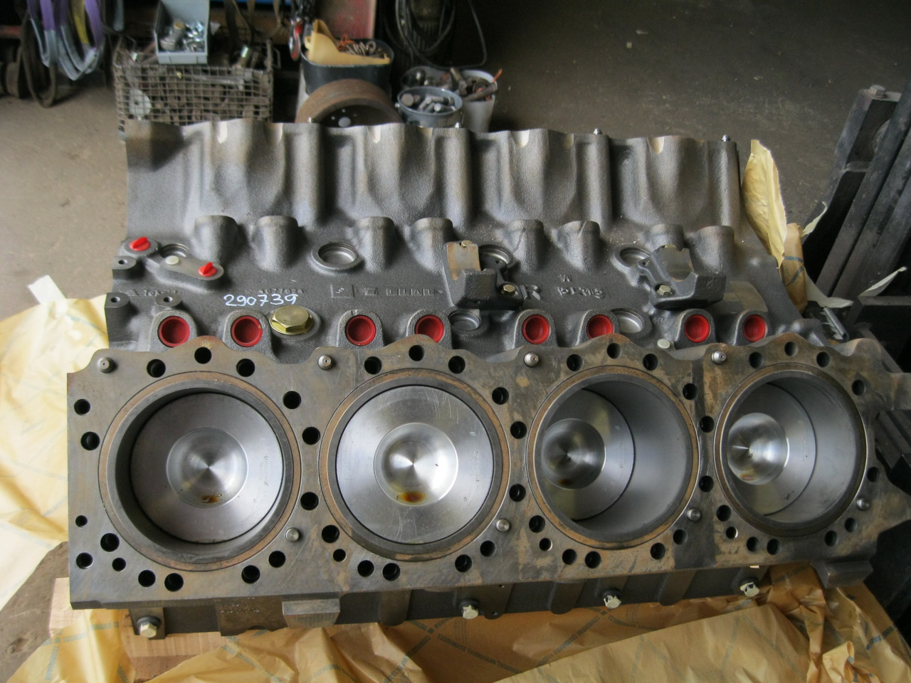Iveco Fiat 8285.22 - - Bloc-cylindres pour Engins de chantier: photos 1 Iveco Fiat 8285.22 - - Bloc-cylindres pour Engins de chantier: photos 1