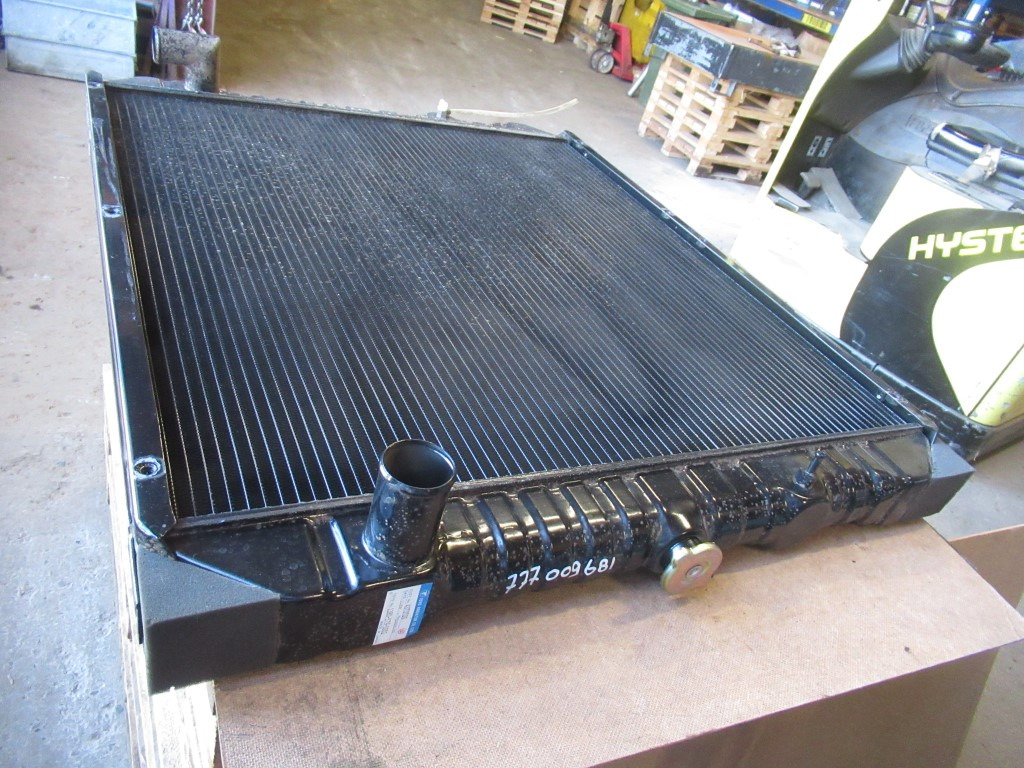 New Holland 4373720 - Radiateur pour Engins de chantier: photos 2 New Holland 4373720 - Radiateur pour Engins de chantier: photos 2