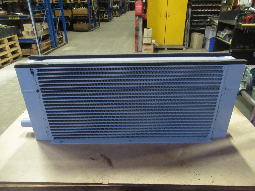 New Holland 6904523 - 2929014 - Radiateur d'huile pour Engins de chantier: photos 1 New Holland 6904523 - 2929014 - Radiateur d'huile pour Engins de chantier: photos 1