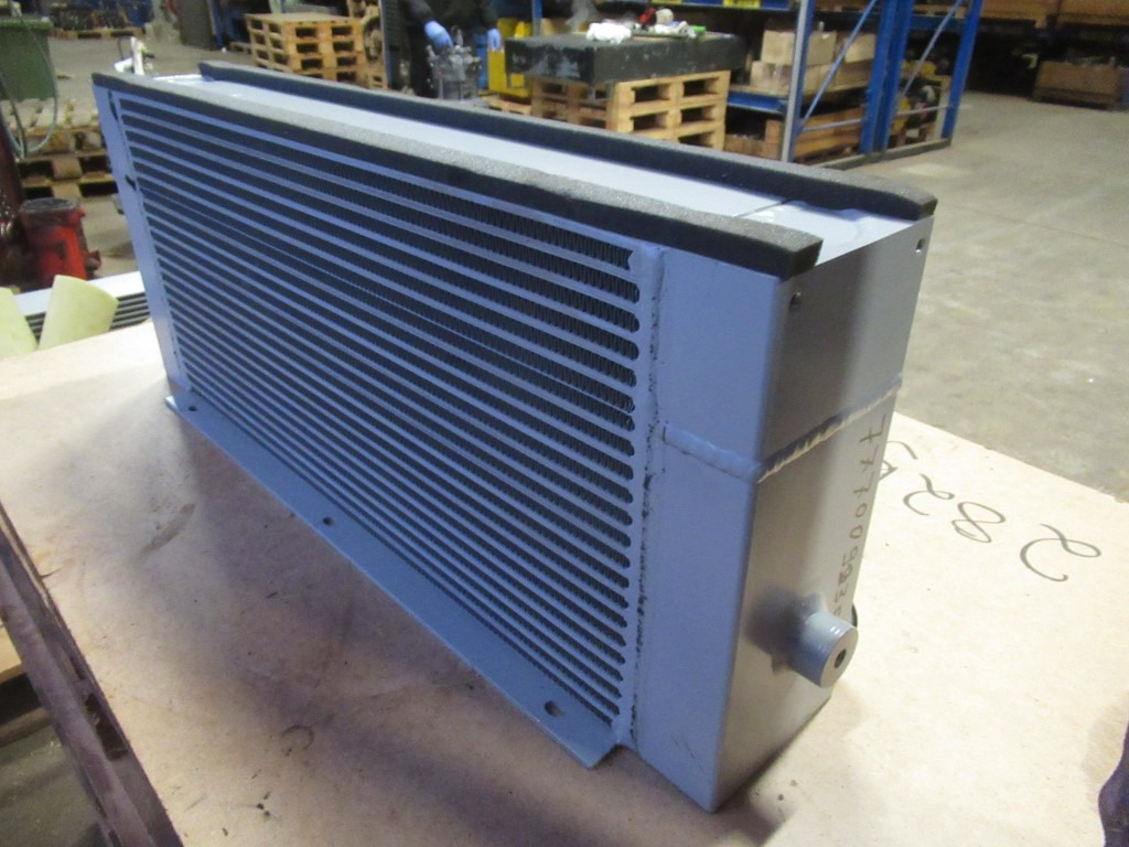New Holland 6904523 - 2929014 - Radiateur d'huile pour Engins de chantier: photos 3 New Holland 6904523 - 2929014 - Radiateur d'huile pour Engins de chantier: photos 3