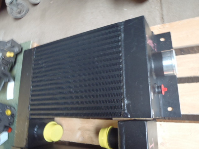 New Holland 6914286 - Intercooler pour Engins de chantier: photos 1 New Holland 6914286 - Intercooler pour Engins de chantier: photos 1