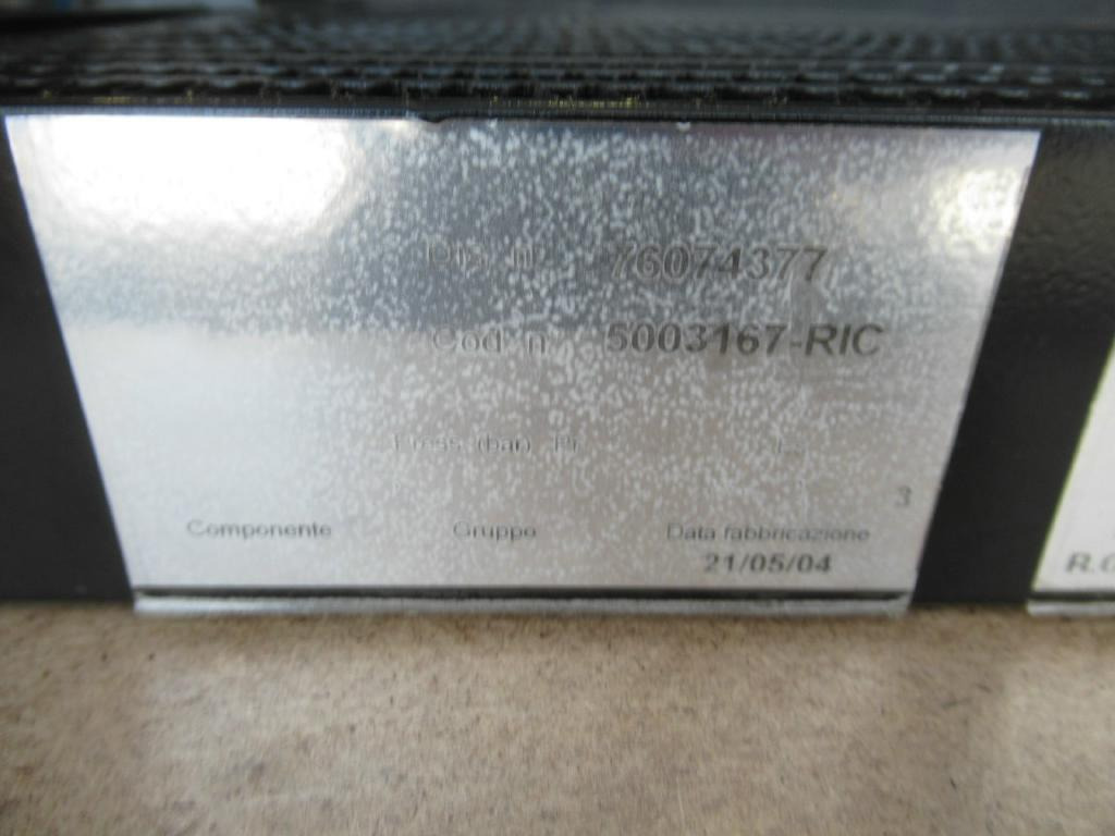 New Holland 76074377 - Radiateur d'huile pour Engins de chantier: photos 5 New Holland 76074377 - Radiateur d'huile pour Engins de chantier: photos 5