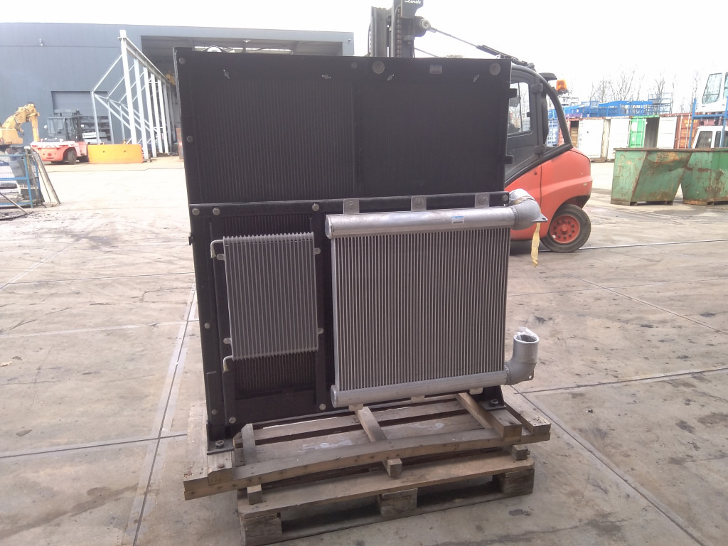 New Holland LS05P00054F1 - Radiateur d'huile pour Engins de chantier: photos 1 New Holland LS05P00054F1 - Radiateur d'huile pour Engins de chantier: photos 1