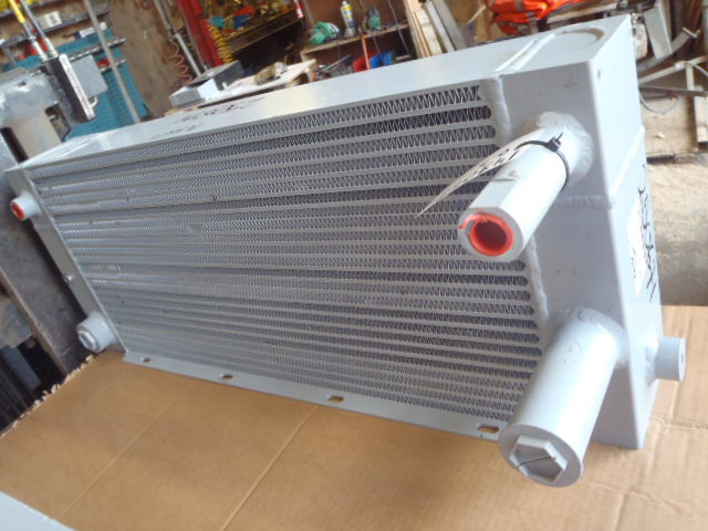 O&K 1490631 - Radiateur d'huile pour Engins de chantier: photos 2 O&K 1490631 - Radiateur d'huile pour Engins de chantier: photos 2