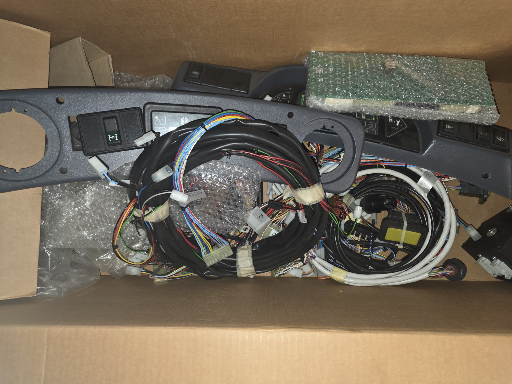 New Holland 85805689 - Pièces de rechange pour Machine agricole: photos 1 New Holland 85805689 - Pièces de rechange pour Machine agricole: photos 1