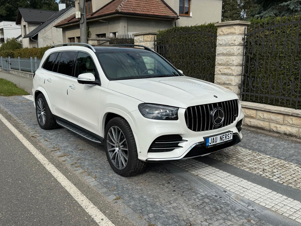 Mercedes-Benz GLS 400 d 4Matic - SUV: photos 2 Mercedes-Benz GLS 400 d 4Matic - SUV: photos 2