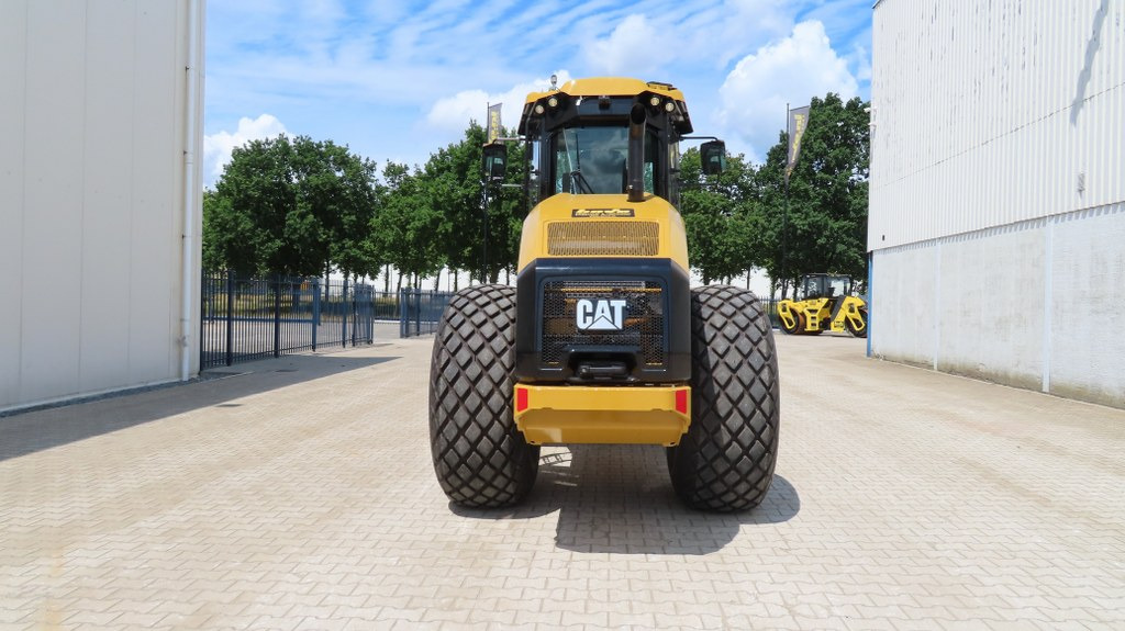 Caterpillar CS10GC - Compacteur à pieds de mouton/ Monocylindre: photos 3 Caterpillar CS10GC - Compacteur à pieds de mouton/ Monocylindre: photos 3