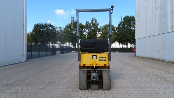 Saski TS 160-3 - Compacteur à pneus: photos 3 Saski TS 160-3 - Compacteur à pneus: photos 3