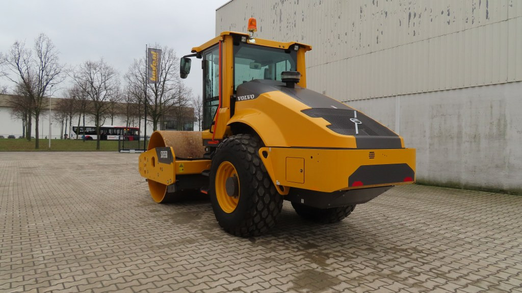 Volvo SD 135 B - Compacteur à pieds de mouton/ Monocylindre: photos 4 Volvo SD 135 B - Compacteur à pieds de mouton/ Monocylindre: photos 4