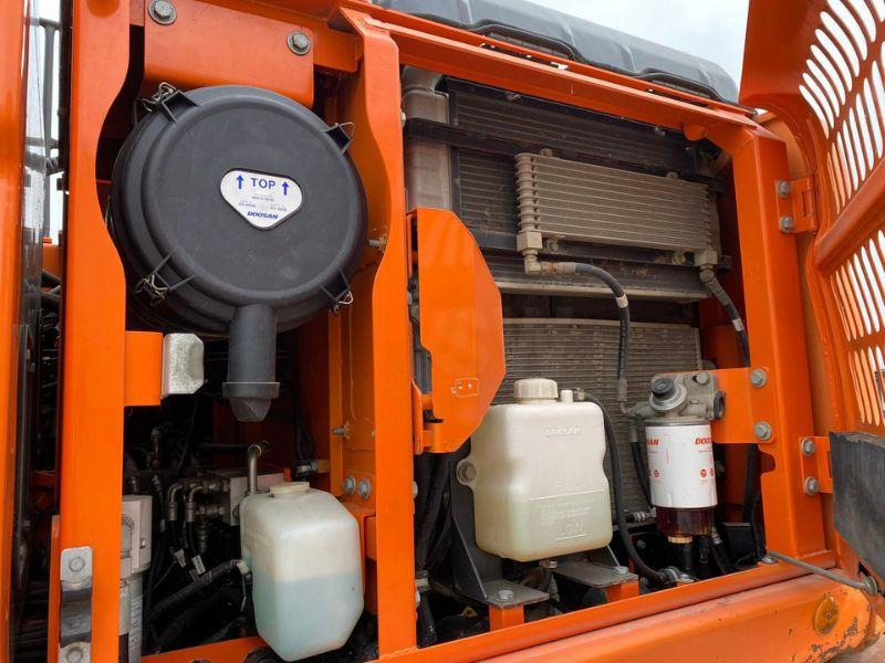 Doosan DX160 - Pelle sur pneus: photos 4 Doosan DX160 - Pelle sur pneus: photos 4