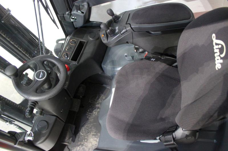 Linde E 16 P EVO 386-02 - Chariot élévateur électrique: photos 4 Linde E 16 P EVO 386-02 - Chariot élévateur électrique: photos 4