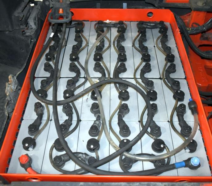 Linde E 20 PH EVO 386-02 - Chariot élévateur électrique: photos 5 Linde E 20 PH EVO 386-02 - Chariot élévateur électrique: photos 5