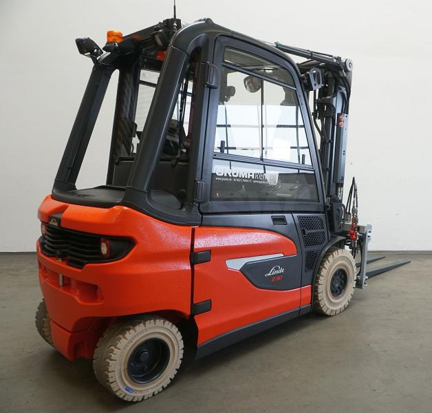 Linde E 30 1252 - Chariot élévateur électrique: photos 2 Linde E 30 1252 - Chariot élévateur électrique: photos 2