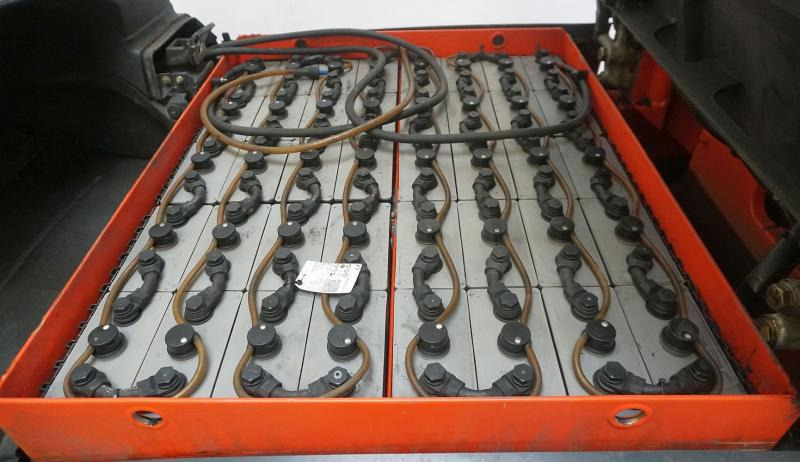 Linde E 30/600 HL 387 - Chariot élévateur électrique: photos 5 Linde E 30/600 HL 387 - Chariot élévateur électrique: photos 5