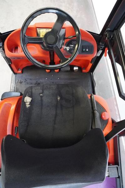 Linde P 60 Z 126 - Chariot tracteur: photos 3 Linde P 60 Z 126 - Chariot tracteur: photos 3