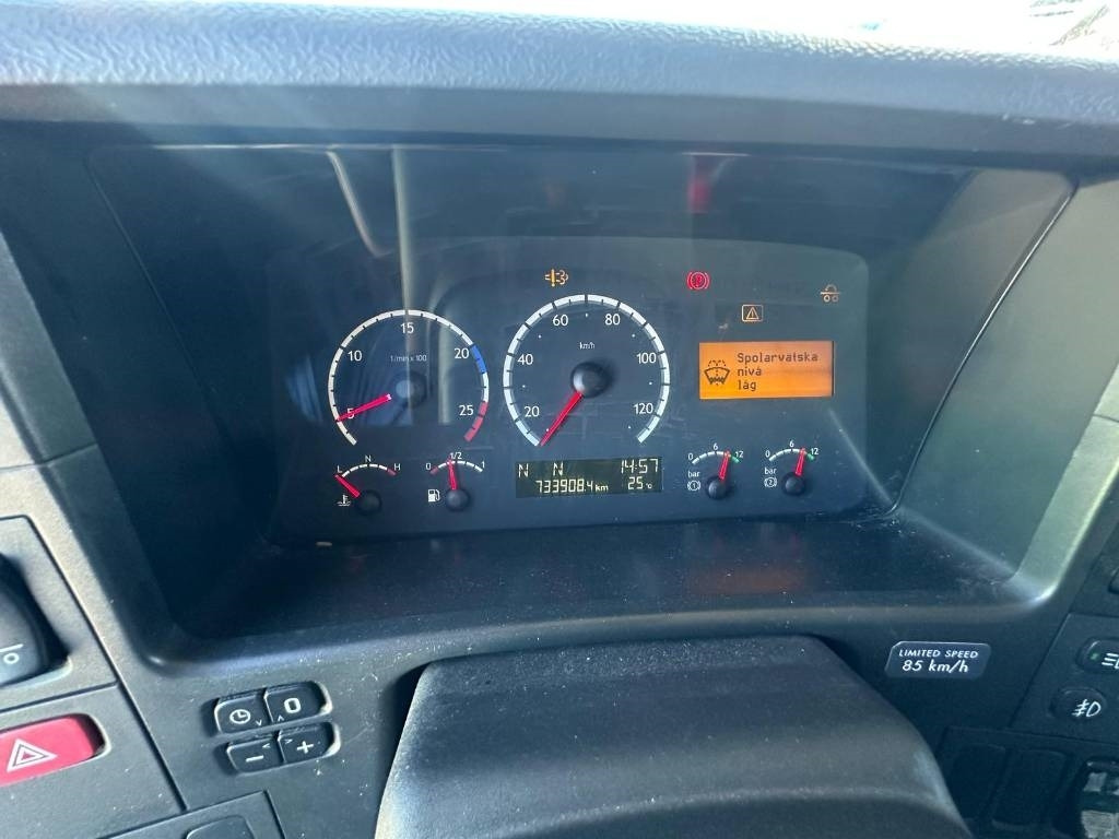 Scania P 420 LB6X2X4HNB serie 0424 - Camion frigorifique: photos 5 Scania P 420 LB6X2X4HNB serie 0424 - Camion frigorifique: photos 5
