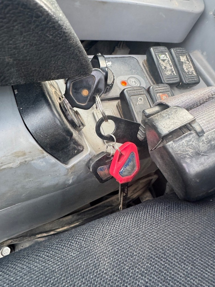 Mini pelle Kubota KX 080-4: photos 9