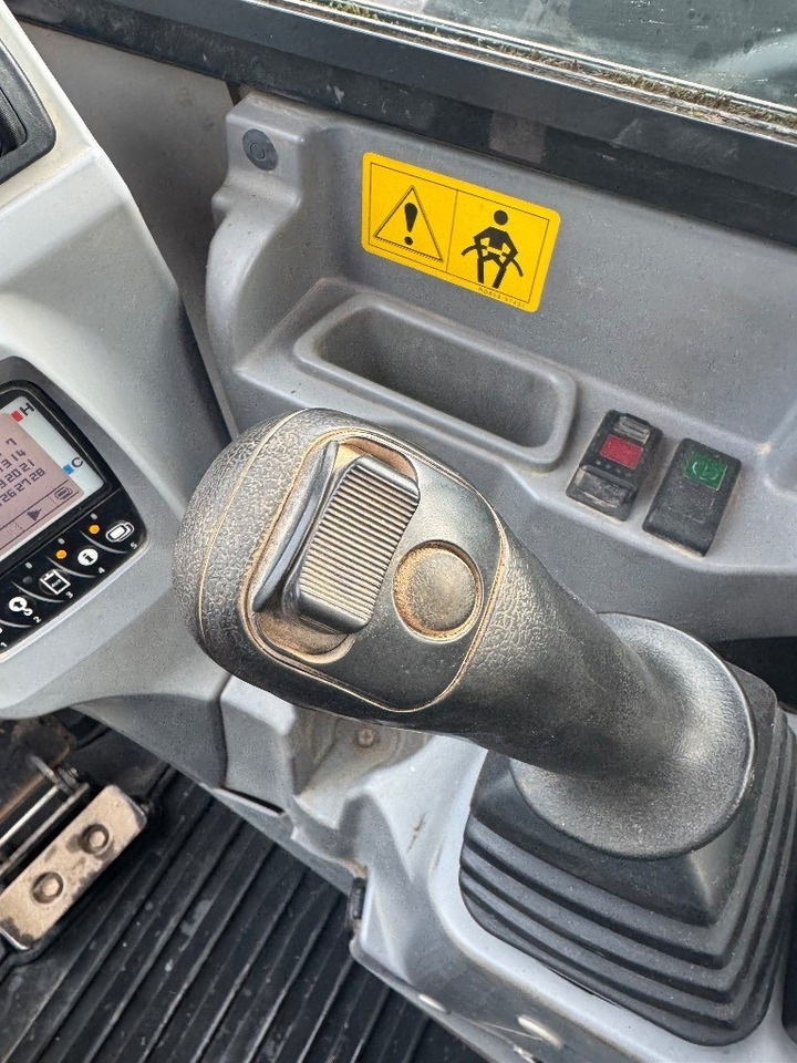 Mini pelle Kubota KX 080-4: photos 10