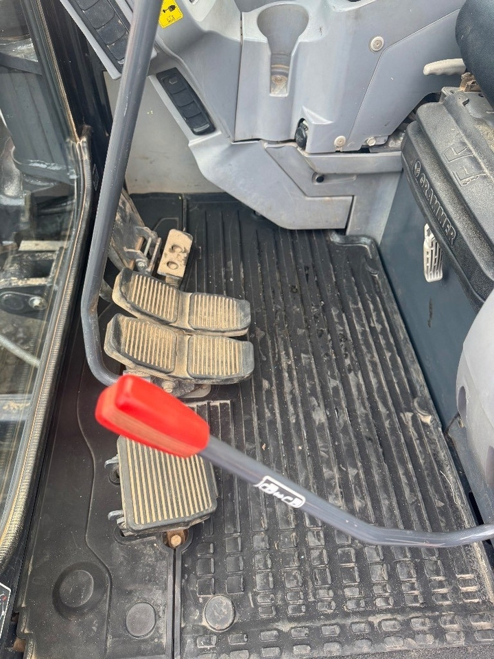 Mini pelle Kubota KX 080-4: photos 8