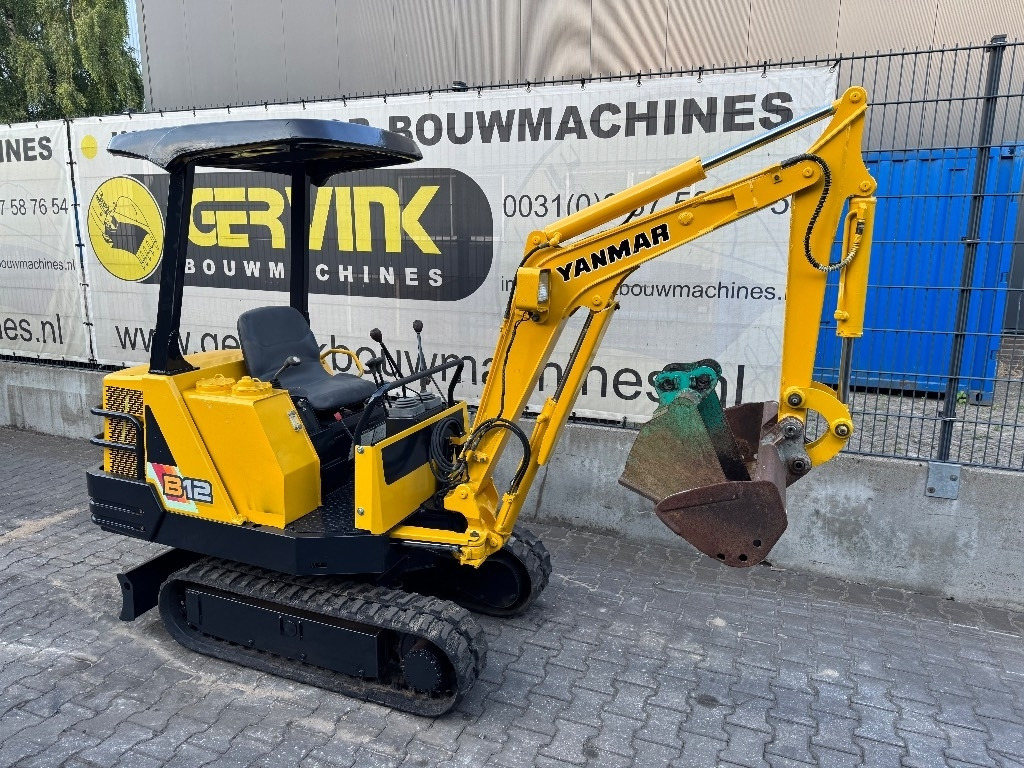 Yanmar B12 - Mini pelle: photos 2 Yanmar B12 - Mini pelle: photos 2