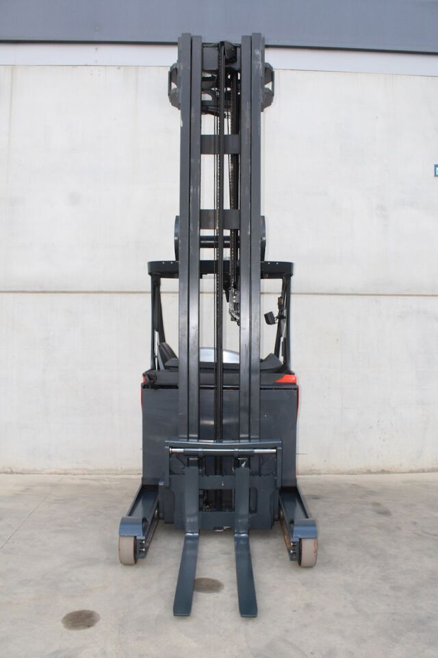 Linde R16HD - Chariot à mât rétractable: photos 5 Linde R16HD - Chariot à mât rétractable: photos 5