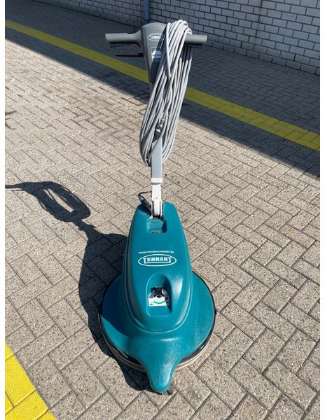 TENNANT 2370 - Balayeuse de voirie: photos 4 TENNANT 2370 - Balayeuse de voirie: photos 4