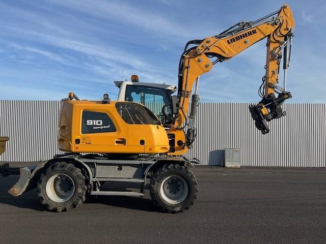 Liebherr A 910 Compact - Pelle sur pneus: photos 4 Liebherr A 910 Compact - Pelle sur pneus: photos 4