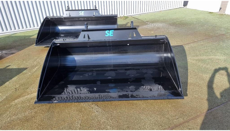 SE Equipment / Planeringsskopa  / 2200 / 2400/ 2500 - Godet pour Engins de chantier: photos 5 SE Equipment / Planeringsskopa  / 2200 / 2400/ 2500 - Godet pour Engins de chantier: photos 5