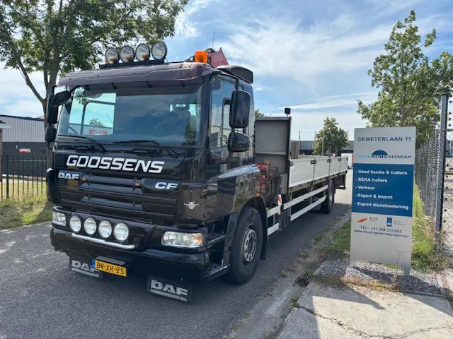 DAF CF 75.250 4x2 Fassi F215 crane Radio controlled Flat bed body - Camion grue: photos 1 DAF CF 75.250 4x2 Fassi F215 crane Radio controlled Flat bed body - Camion grue: photos 1