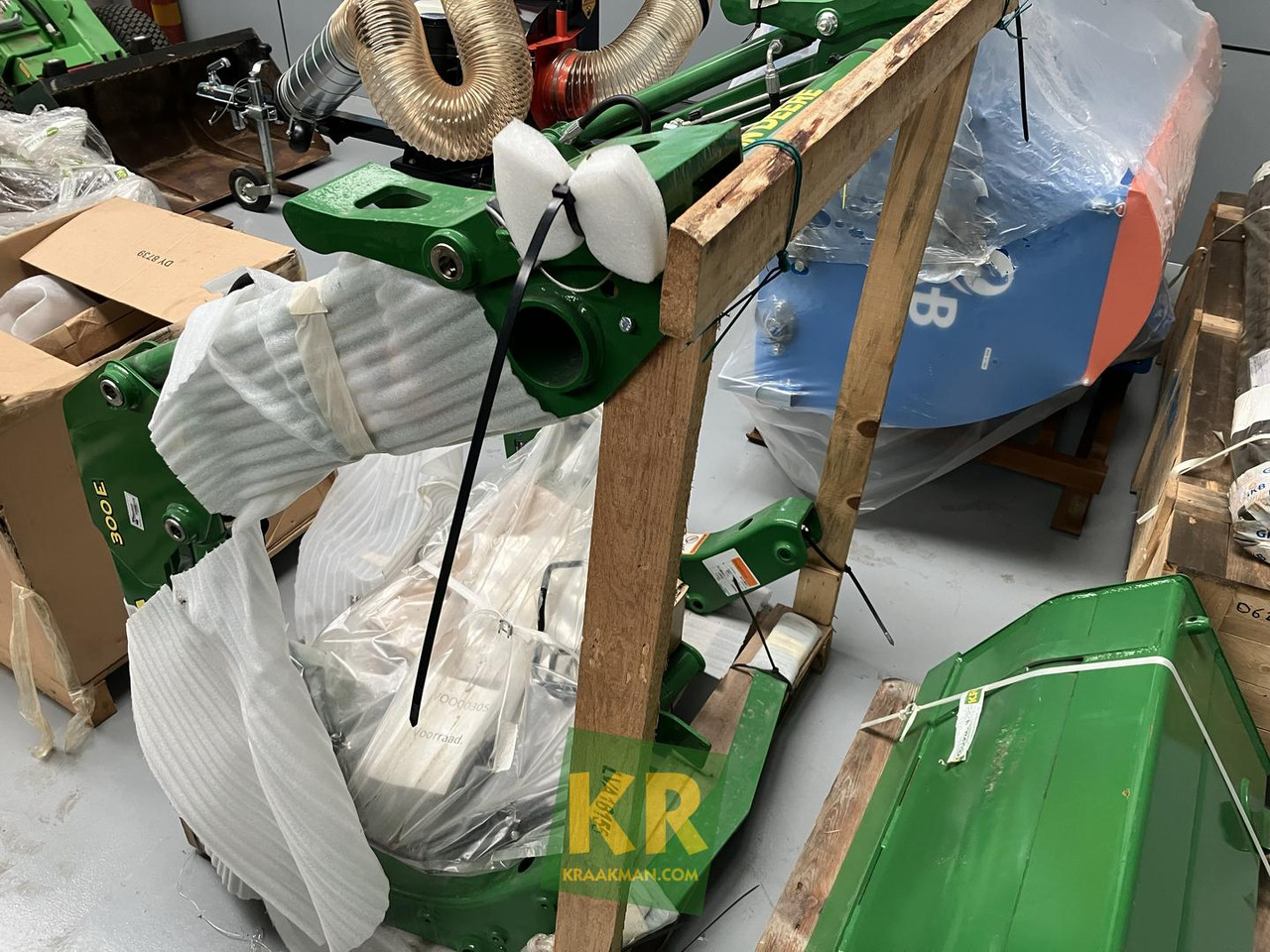 300E John Deere - Chargeur frontal pour tracteur: photos 2 300E John Deere - Chargeur frontal pour tracteur: photos 2