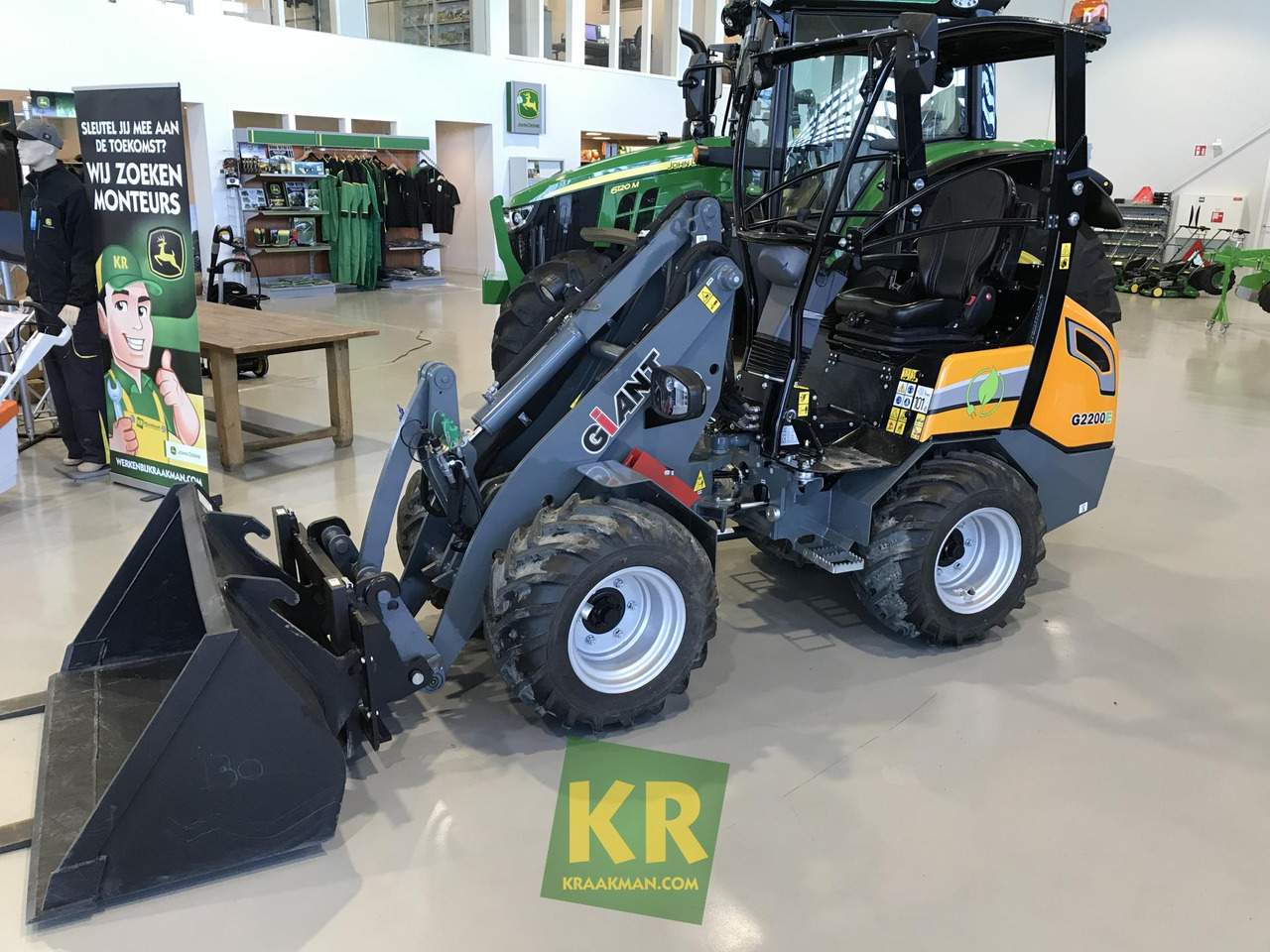 G2200E Giant - Valet de ferme: photos 1 G2200E Giant - Valet de ferme: photos 1