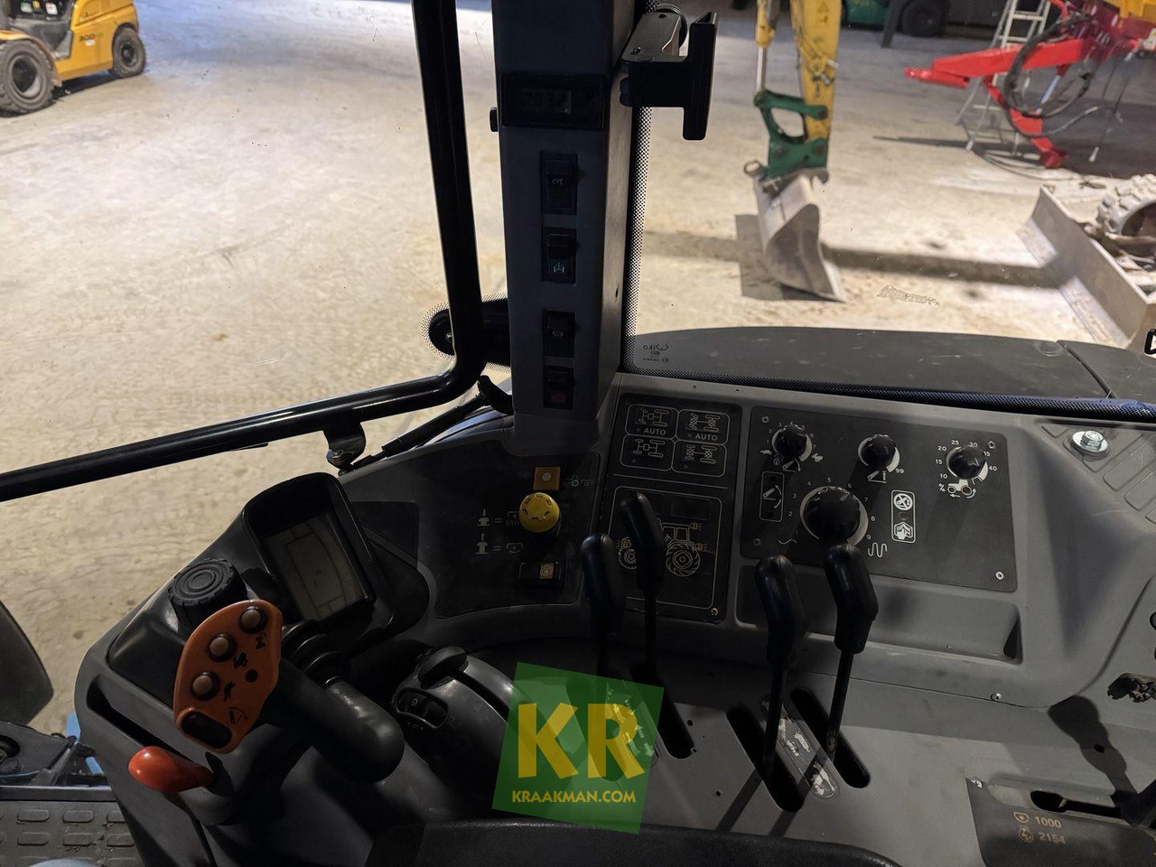 TM190 New Holland - Tracteur agricole: photos 2 TM190 New Holland - Tracteur agricole: photos 2