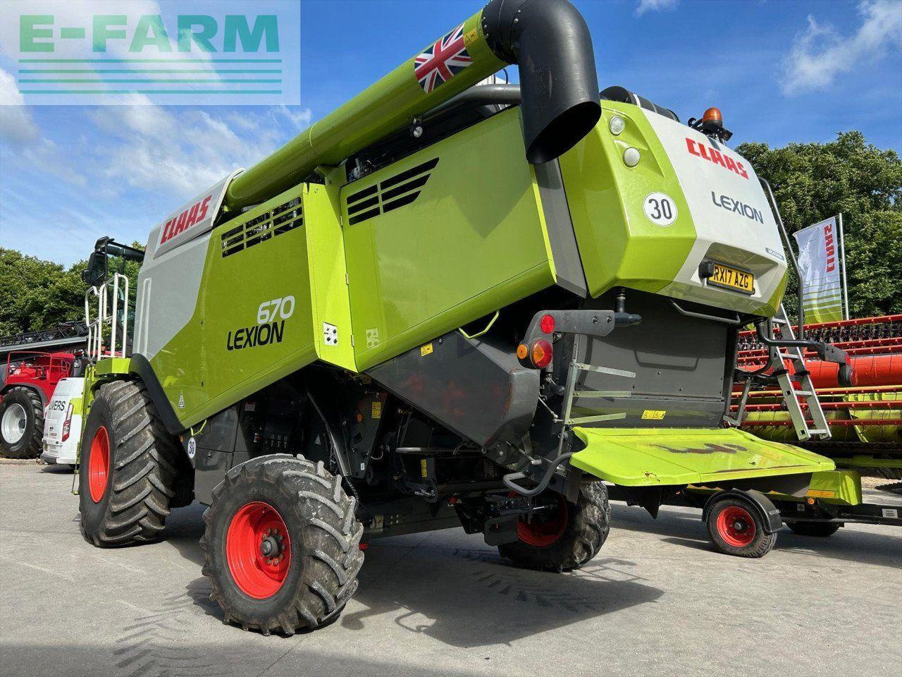 CLAAS LEXION 670 M T4F - Moissonneuse-batteuse: photos 4 CLAAS LEXION 670 M T4F - Moissonneuse-batteuse: photos 4