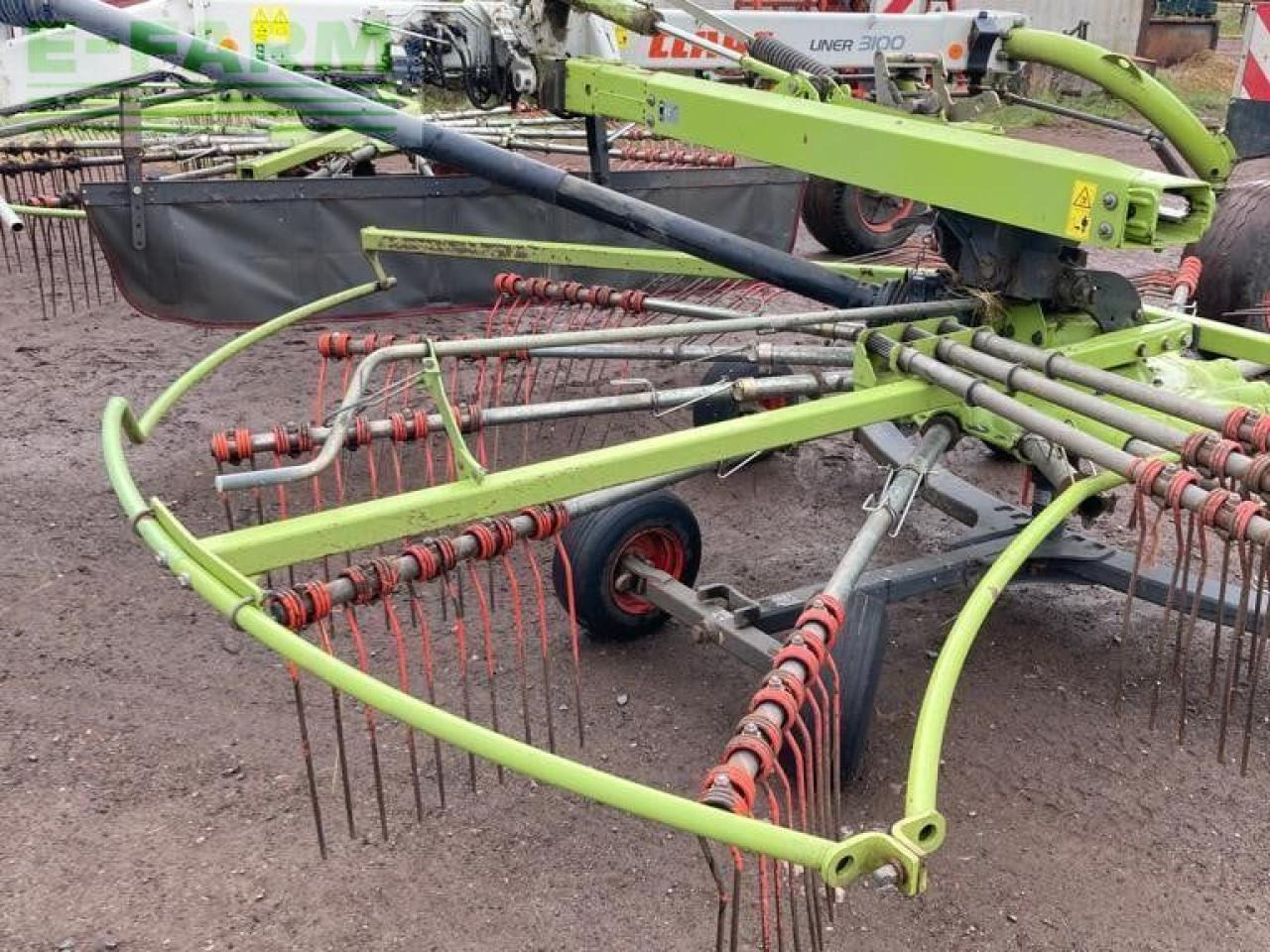 CLAAS USED LINER 3100 - Faneuse: photos 2 CLAAS USED LINER 3100 - Faneuse: photos 2