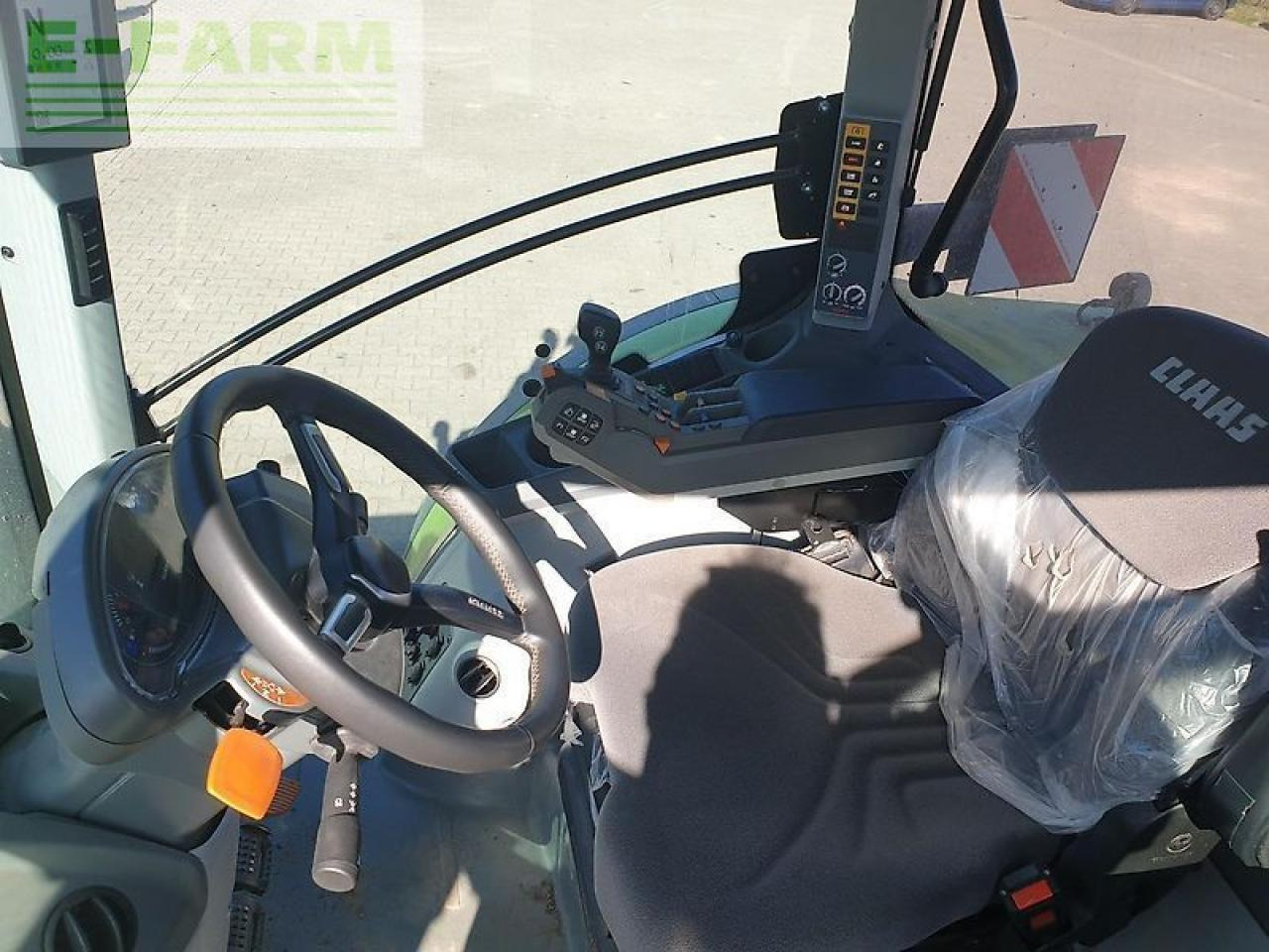 CLAAS arion 650 cis + - Tracteur agricole: photos 5 CLAAS arion 650 cis + - Tracteur agricole: photos 5