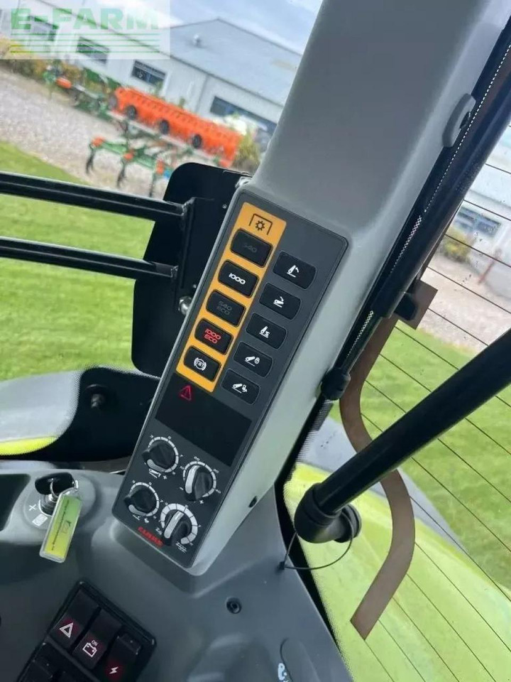 Tracteur agricole CLAAS axio 960: photos 23 Tracteur agricole CLAAS axio 960: photos 23