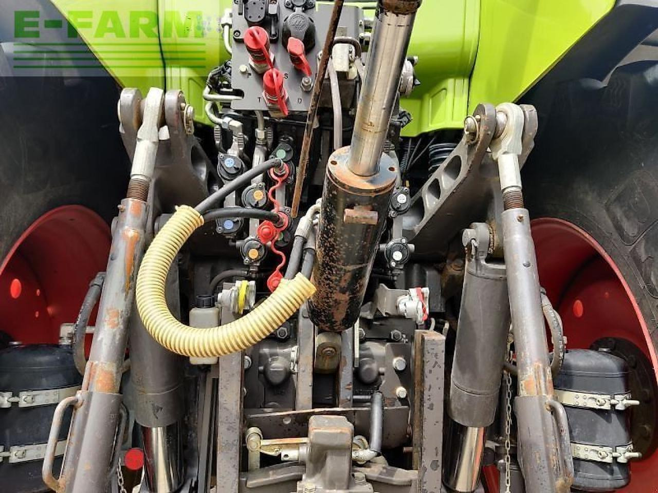 CLAAS axion 810 cmatic CMATIC - Tracteur agricole: photos 5 CLAAS axion 810 cmatic CMATIC - Tracteur agricole: photos 5
