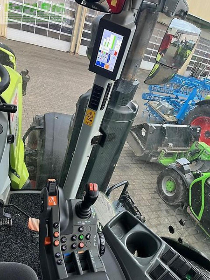 Tracteur agricole CLAAS axion 930 cmatic cis+ CMATIC CIS+: photos 11 Tracteur agricole CLAAS axion 930 cmatic cis+ CMATIC CIS+: photos 11