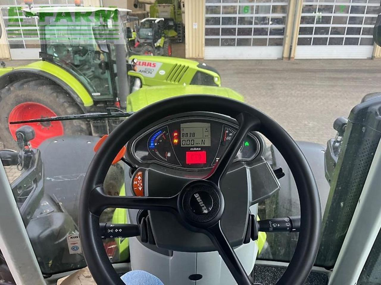 Tracteur agricole CLAAS axion 930 cmatic cis+ CMATIC CIS+: photos 15 Tracteur agricole CLAAS axion 930 cmatic cis+ CMATIC CIS+: photos 15