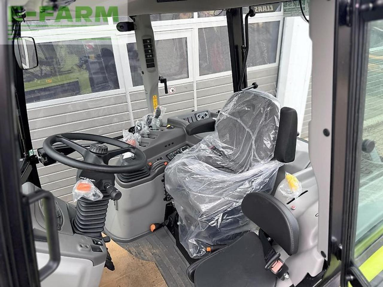 CLAAS axos 240 advanced fl-konsole - Tracteur agricole: photos 4 CLAAS axos 240 advanced fl-konsole - Tracteur agricole: photos 4