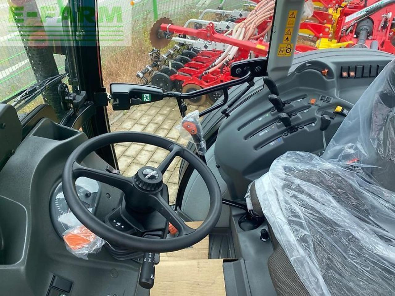 CLAAS elios 210 kabine advanced - Tracteur agricole: photos 5 CLAAS elios 210 kabine advanced - Tracteur agricole: photos 5