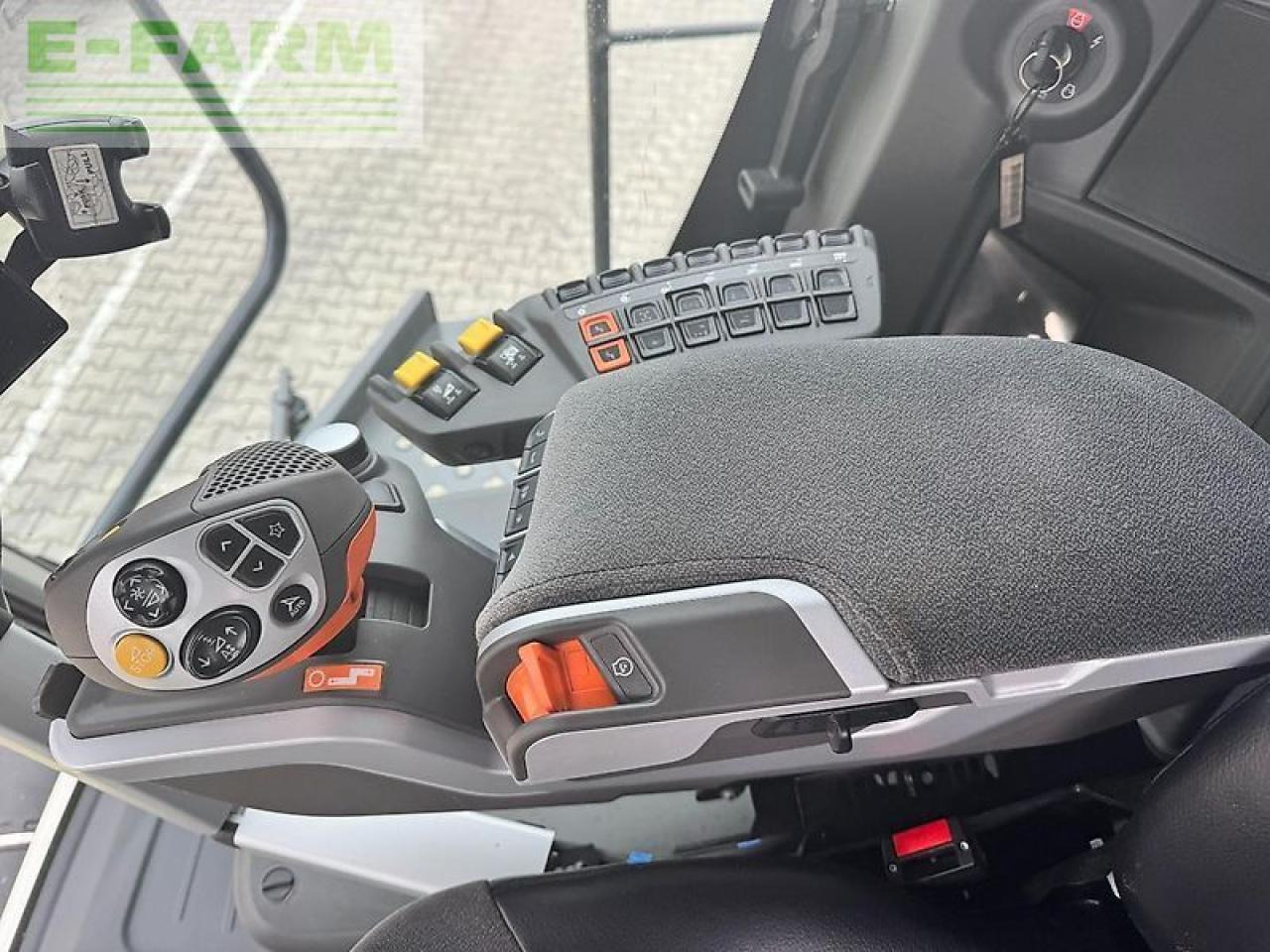 Moissonneuse-batteuse CLAAS lexion 8700 tt: photos 7 Moissonneuse-batteuse CLAAS lexion 8700 tt: photos 7