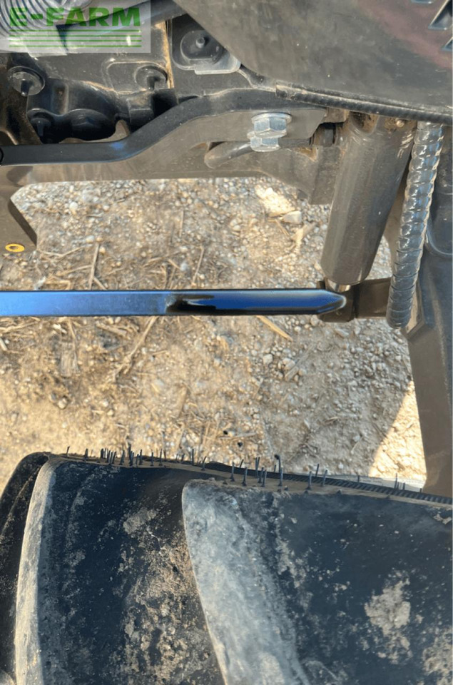 CLAAS nexos 240 l cabine - Tracteur agricole: photos 4 CLAAS nexos 240 l cabine - Tracteur agricole: photos 4