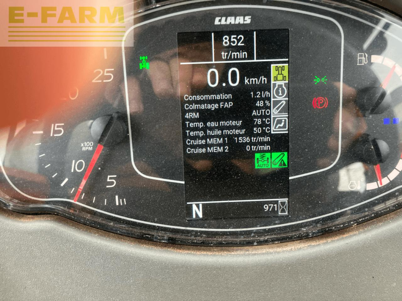 Tracteur agricole CLAAS nexos 240 m: photos 8