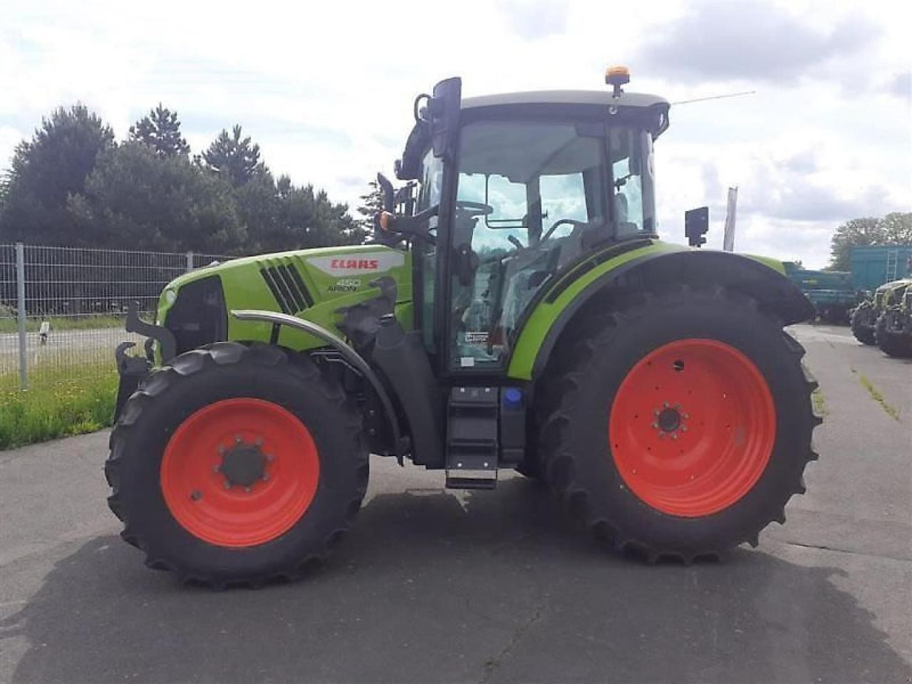 CLAAS traktor arion 450 cis+ CIS+ - Tracteur agricole: photos 1 CLAAS traktor arion 450 cis+ CIS+ - Tracteur agricole: photos 1
