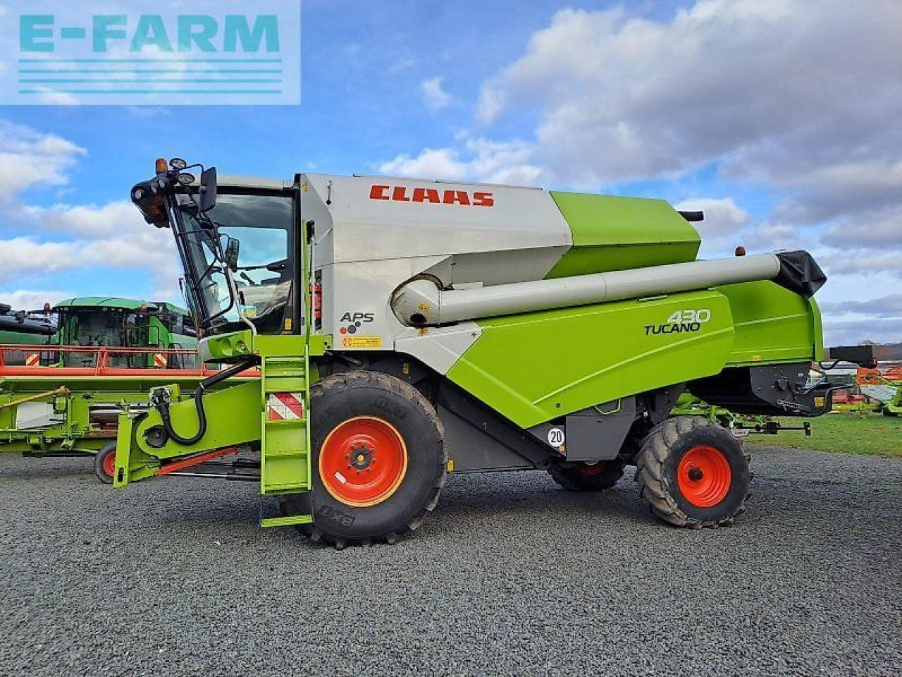 CLAAS tucano 430 - Moissonneuse-batteuse: photos 1 CLAAS tucano 430 - Moissonneuse-batteuse: photos 1