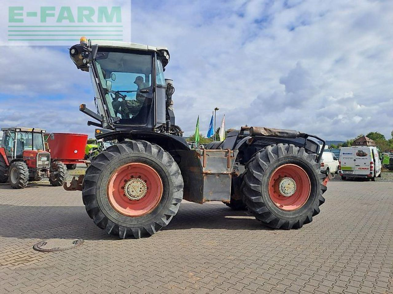 CLAAS xerion 3300 trac vc TRAC VC - Tracteur agricole: photos 1 CLAAS xerion 3300 trac vc TRAC VC - Tracteur agricole: photos 1