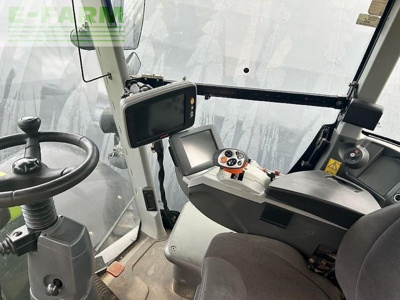 CLAAS xerion 4500 trac vc - Tracteur agricole: photos 4 CLAAS xerion 4500 trac vc - Tracteur agricole: photos 4